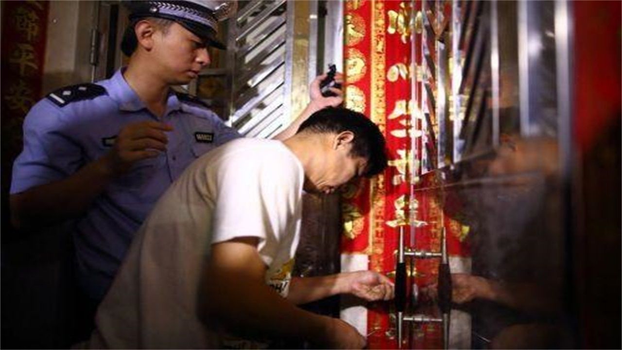 郑州请开锁师傅开了锁后，师傅为什么一般都不进门，就算主人请也不进去？